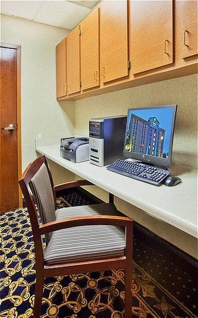 Holiday Inn Express & Suites Atlanta Perimeter Mall Hotel, An Ihg Hotel Sandy Springs Instalações foto